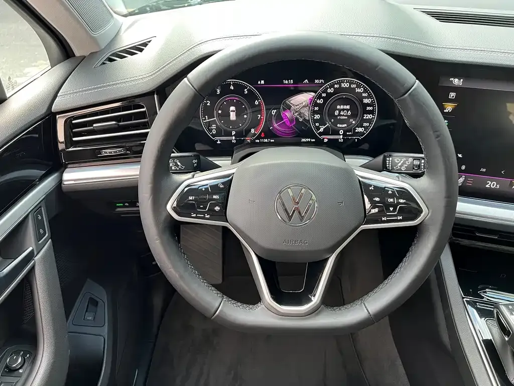 Volkswagen Touareg — фото 2
