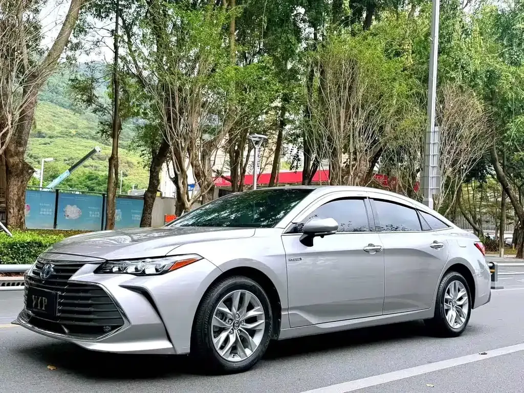 Toyota Avalon — фото 1