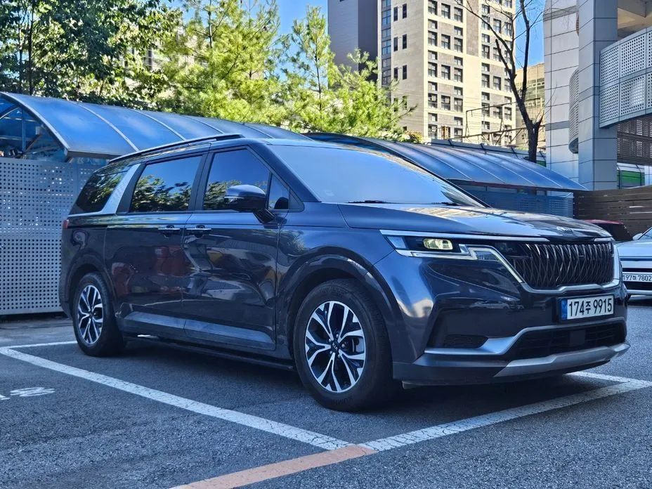 Kia Carnival — фото 1