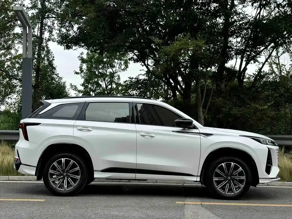Changan CS75 PLUS — фото 9