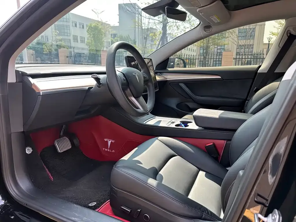 Tesla Model 3 — фото 2