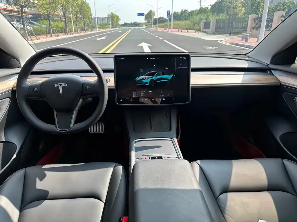 Tesla Model 3 — фото 3