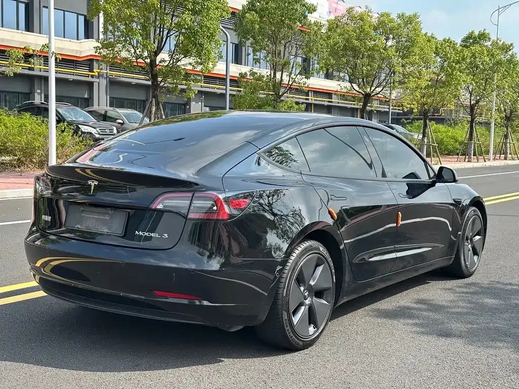 Tesla Model 3 — фото 6