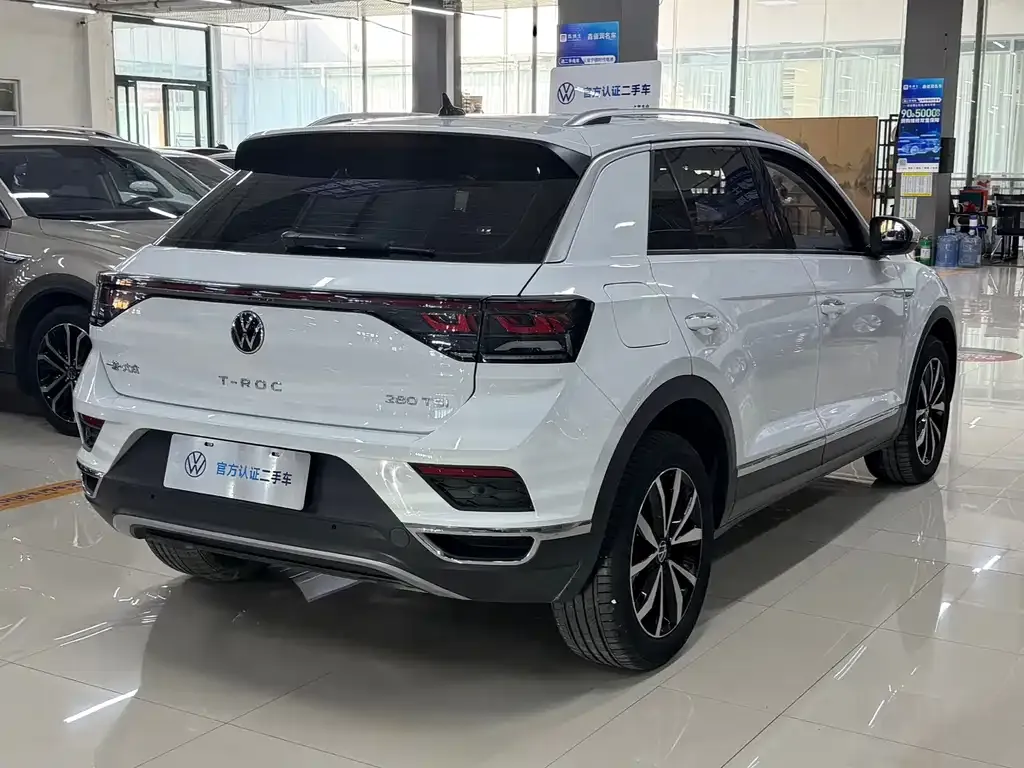 Volkswagen T-Roc — фото 10