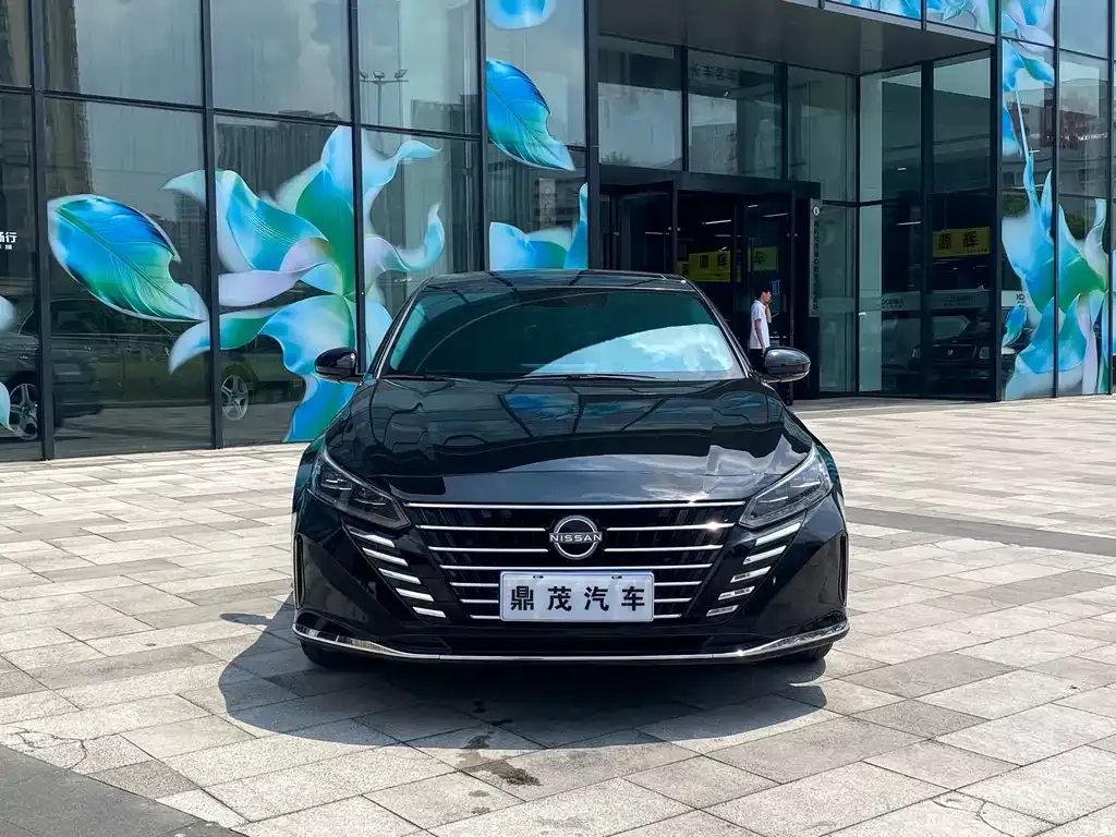Nissan Teana — фото 1