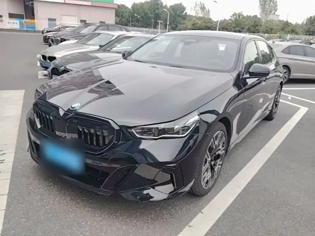 BMW 5 Series — фото 1