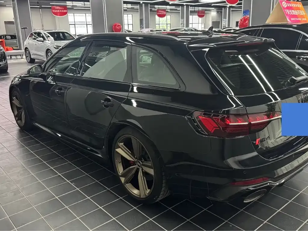 Audi RS 4 — фото 8