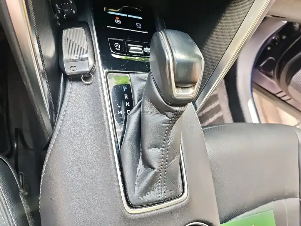 Toyota Harrier — фото 9