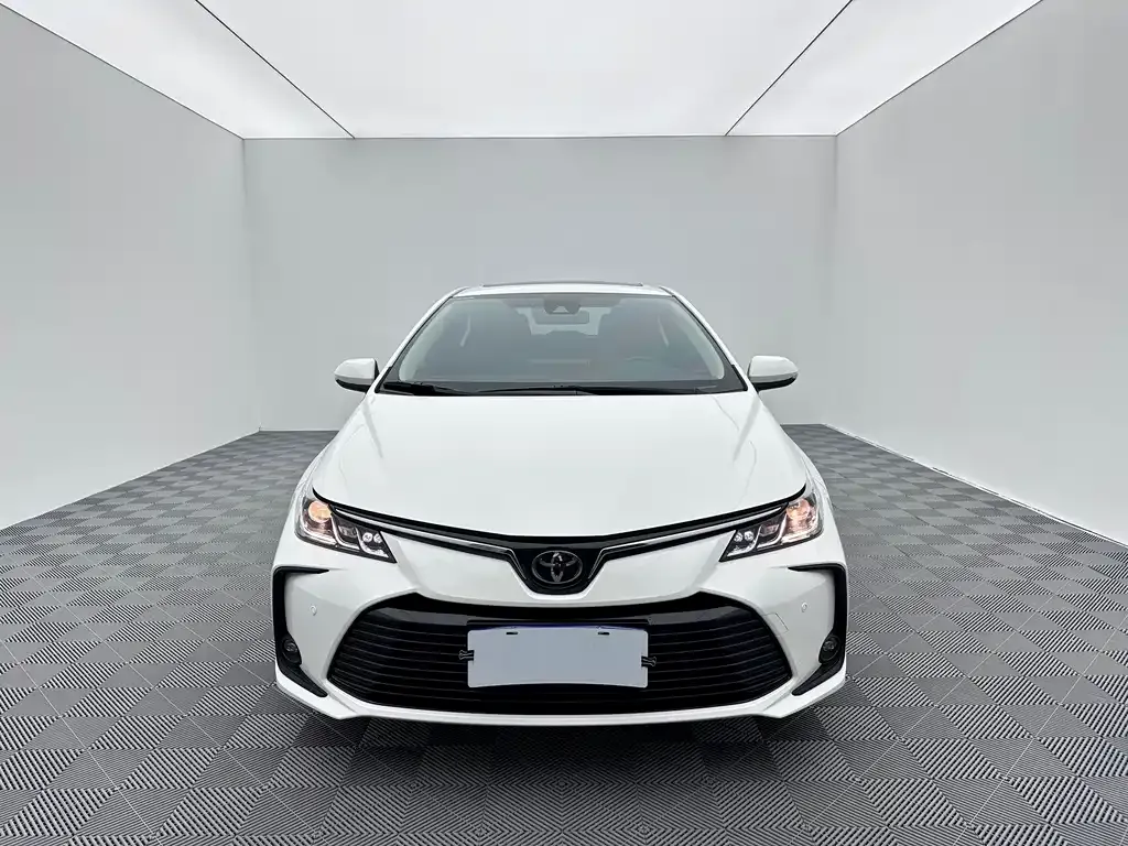 Toyota Corolla — фото 10