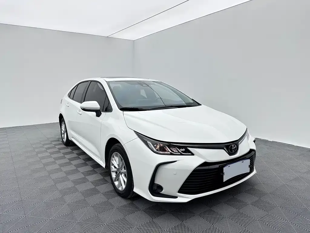 Toyota Corolla — фото 9