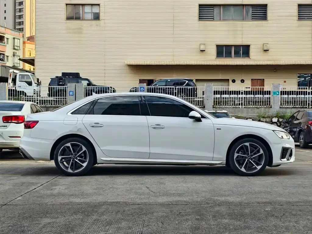 Audi A4L — фото 5