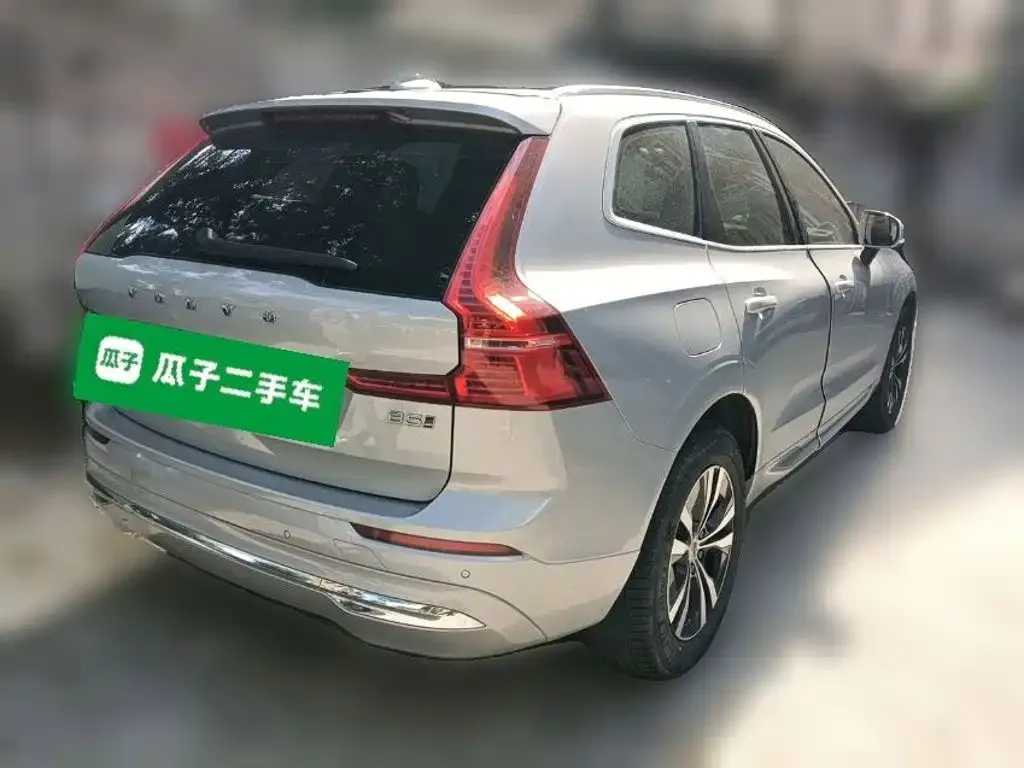 Volvo XC60 — фото 10
