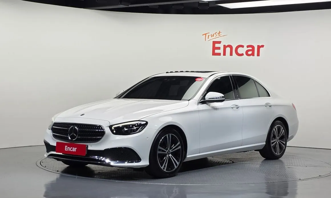 Mercedes-Benz E-Class — фото 1