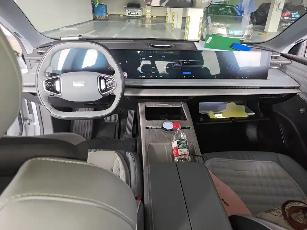 Geely Galaxy E8 — фото 9