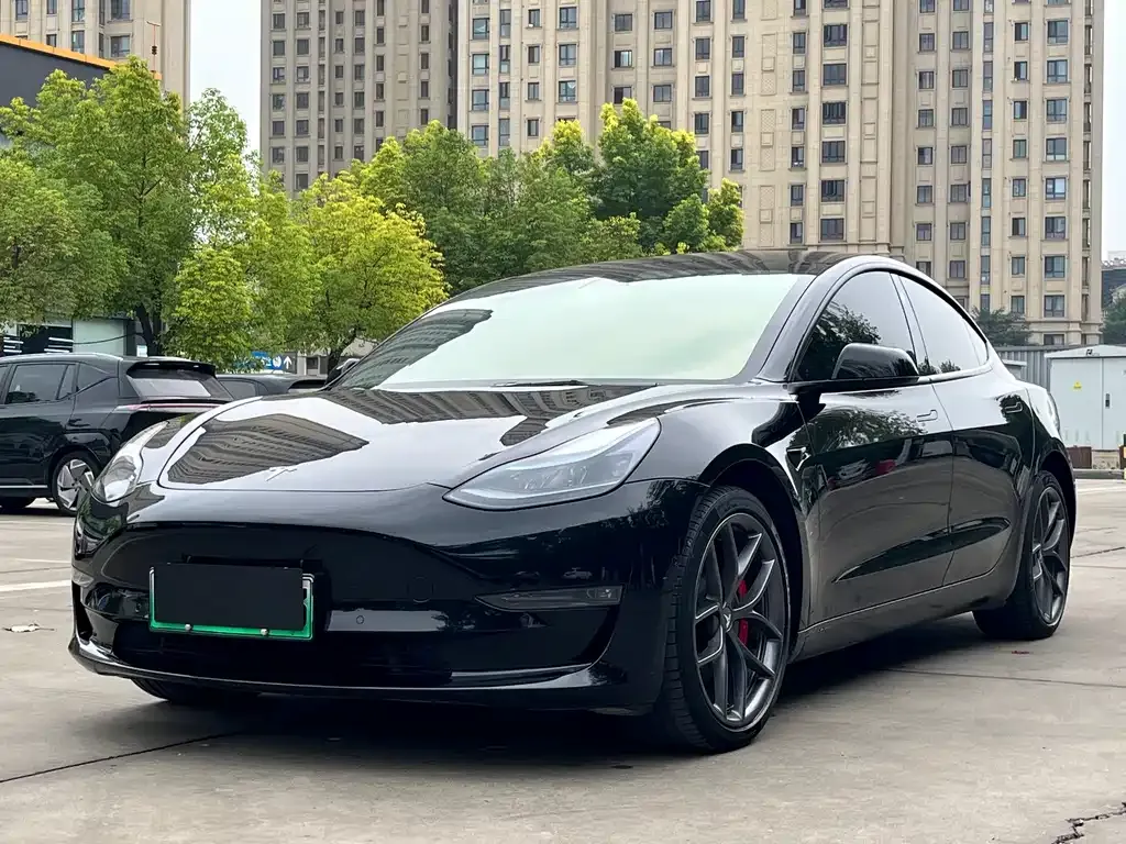 Tesla Model 3 — фото 1