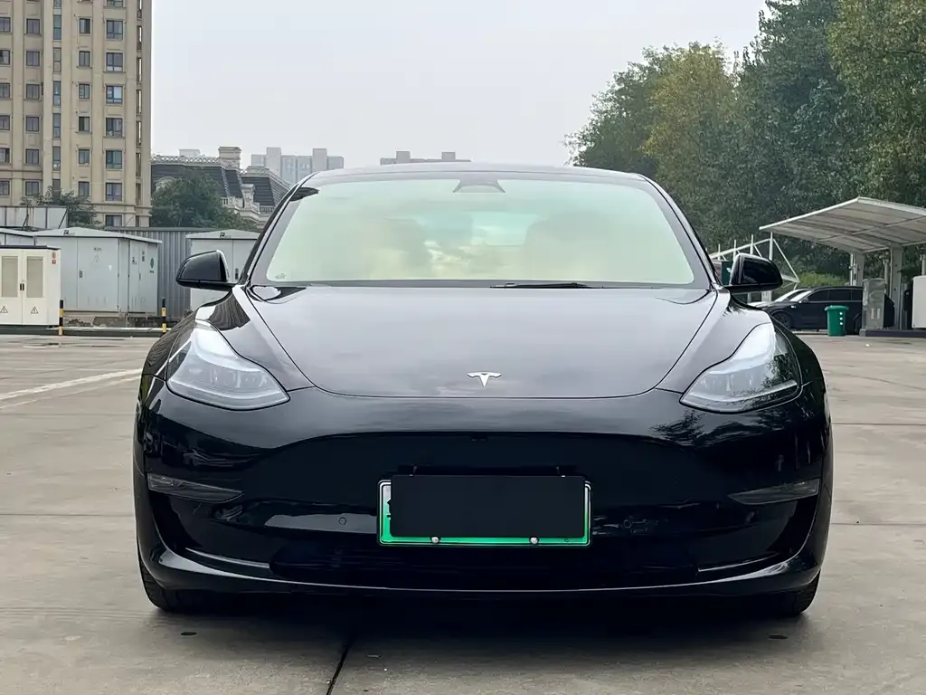 Tesla Model 3 — фото 3