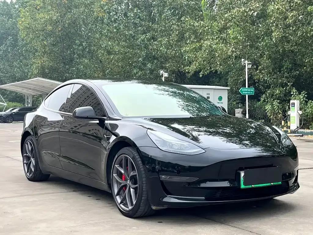 Tesla Model 3 — фото 10