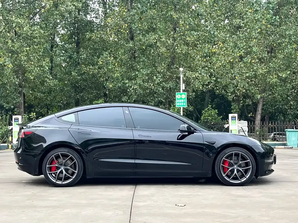 Tesla Model 3 — фото 6