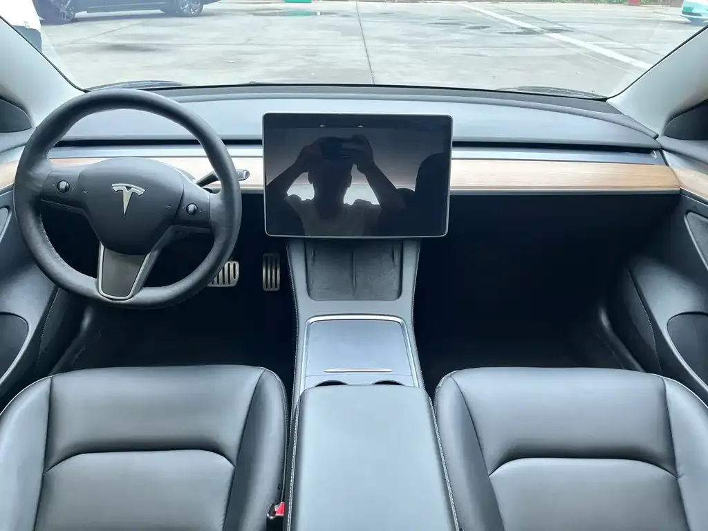 Tesla Model 3 — фото 4