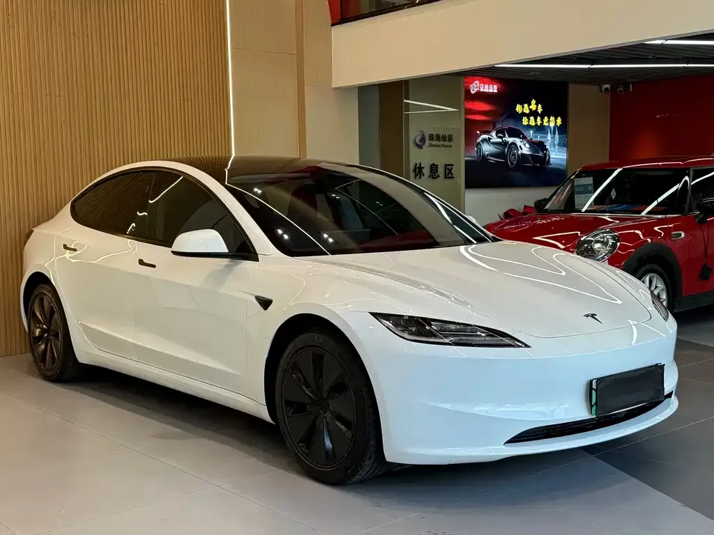 Tesla Model 3 — фото 9