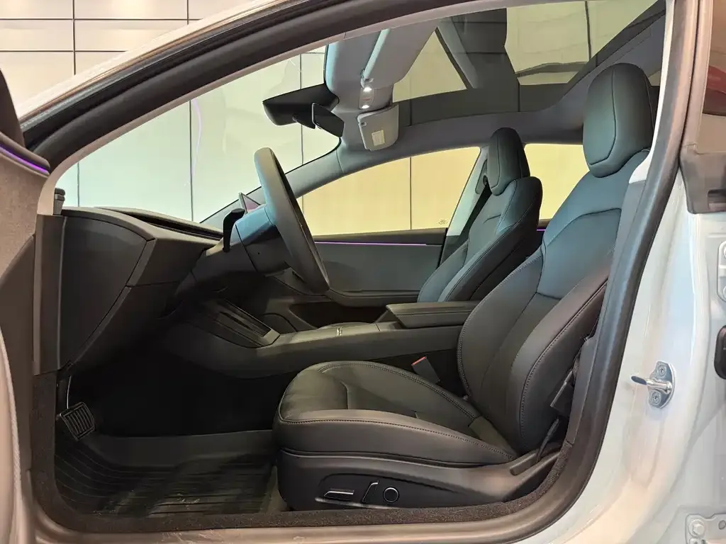 Tesla Model 3 — фото 10