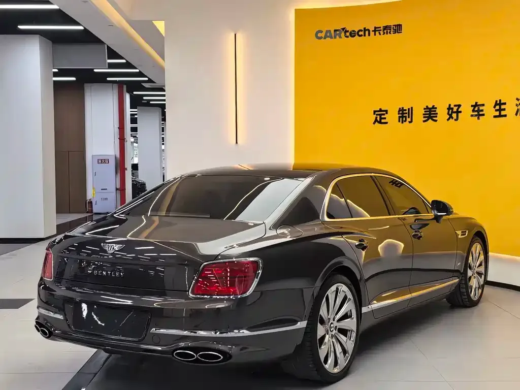 Bentley Flying Spur — фото 3