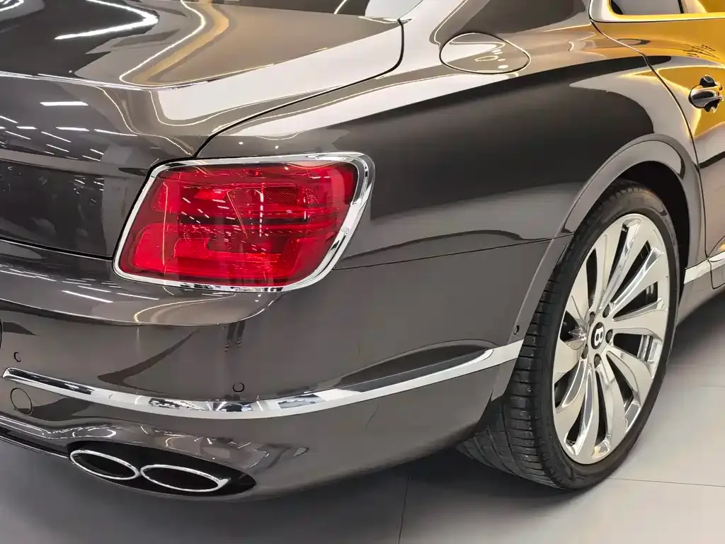 Bentley Flying Spur — фото 4