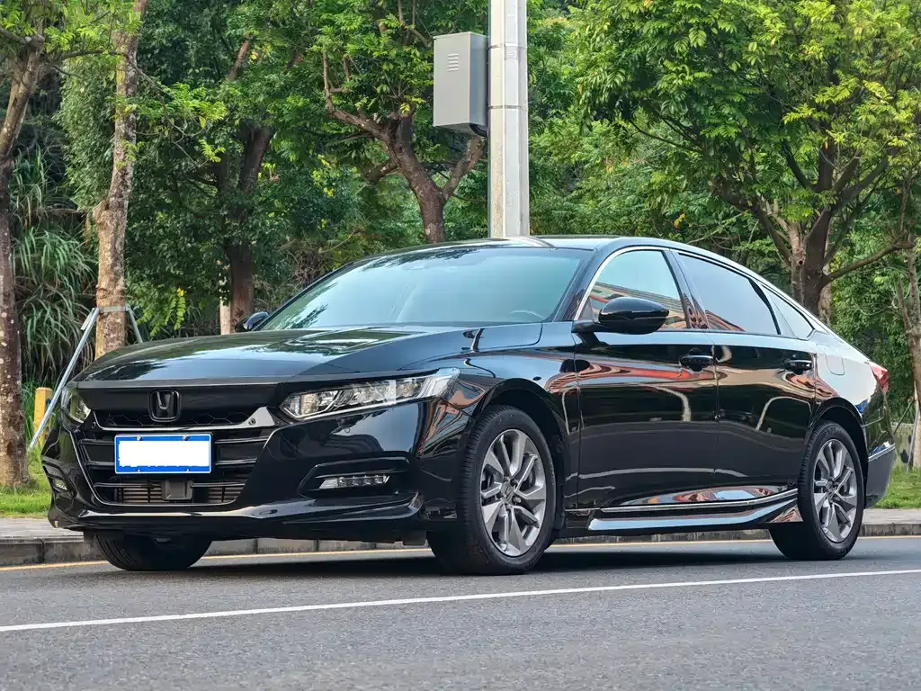 Honda Accord — фото 1