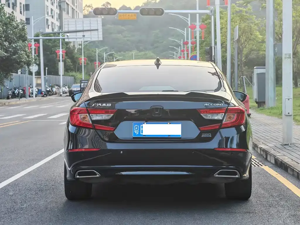 Honda Accord — фото 10