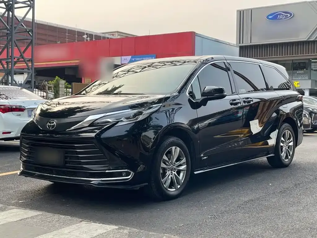 Toyota Sienna — фото 1