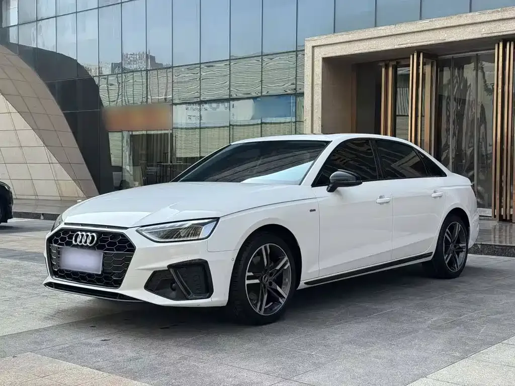 Audi A4L — фото 1