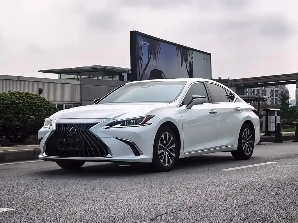 Lexus ES — фото 1
