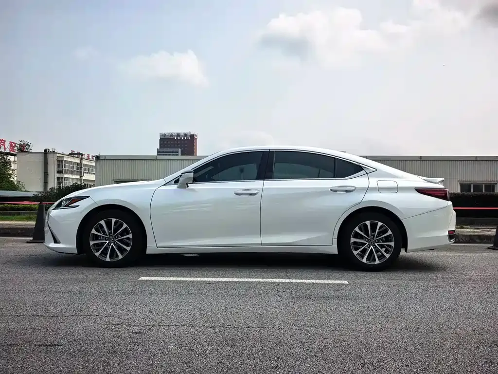 Lexus ES — фото 4