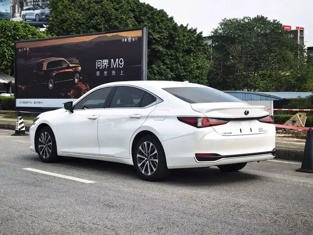 Lexus ES — фото 9
