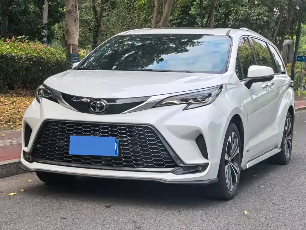 Toyota Granvia — фото 1