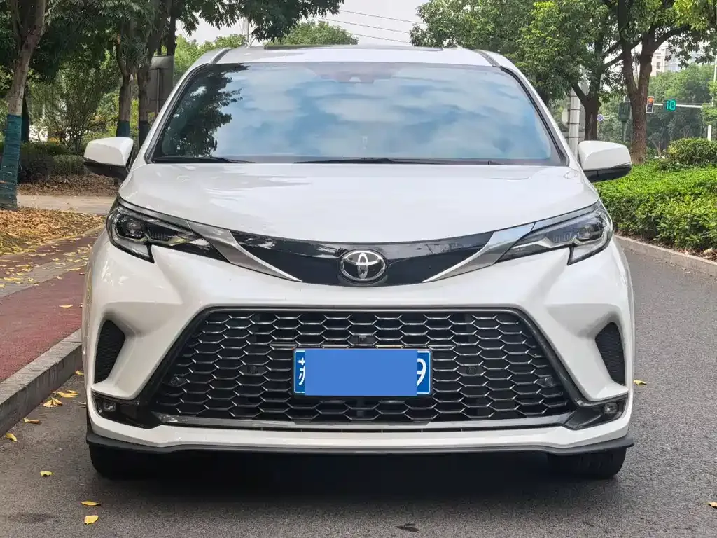 Toyota Granvia — фото 9