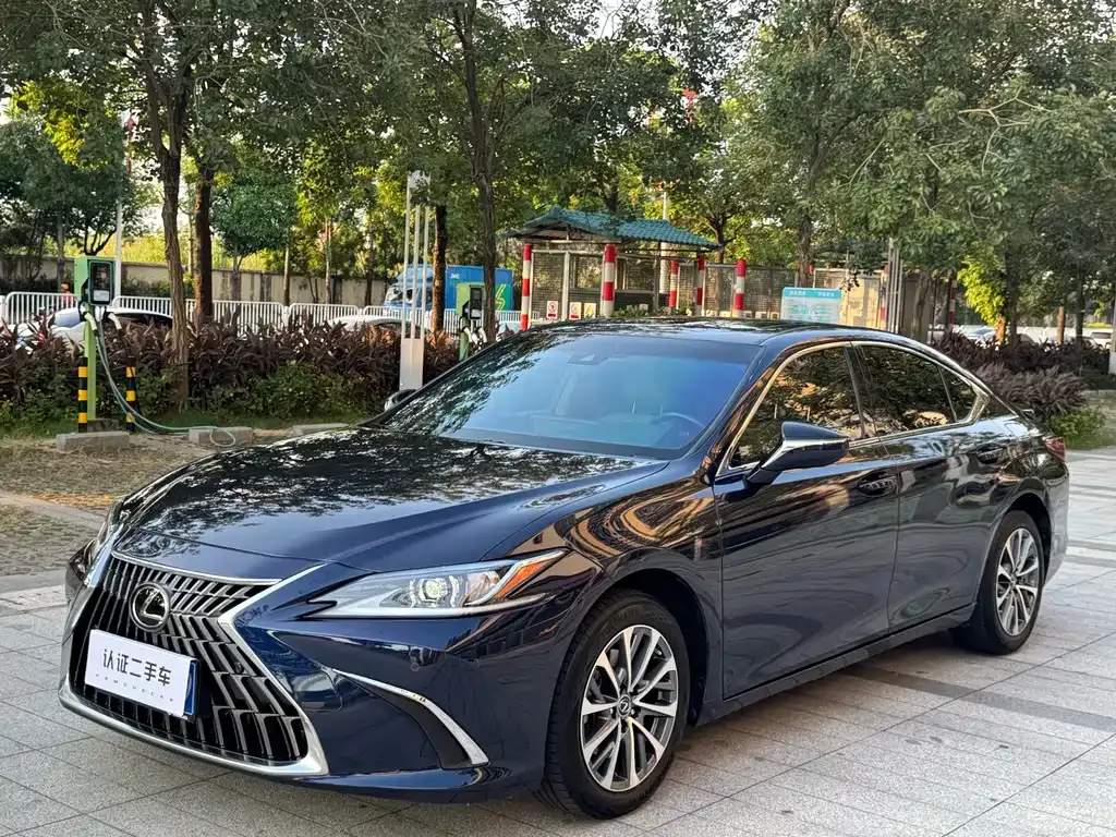 Lexus ES — фото 1