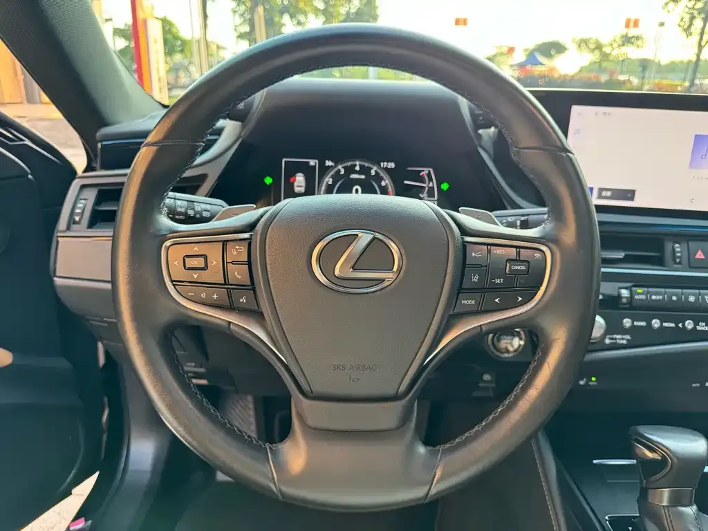 Lexus ES — фото 5