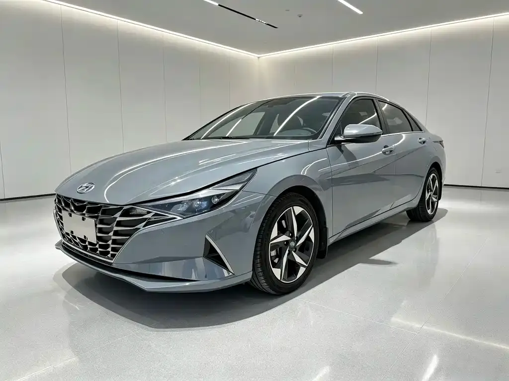 Hyundai Elantra — фото 1