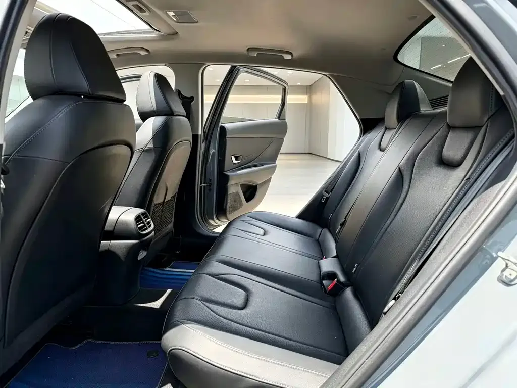 Hyundai Elantra — фото 2