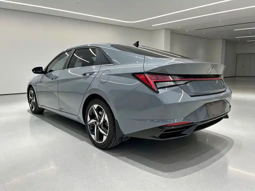 Hyundai Elantra — фото 4