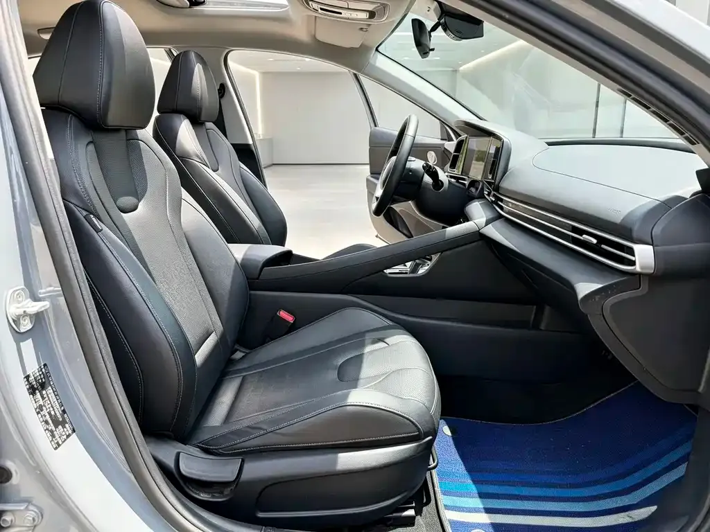 Hyundai Elantra — фото 10