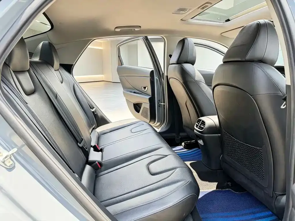Hyundai Elantra — фото 3