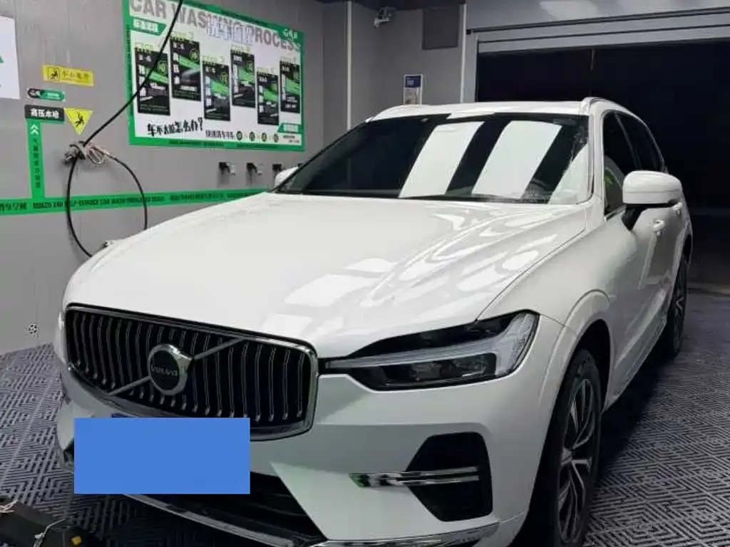 Volvo XC60 — фото 1