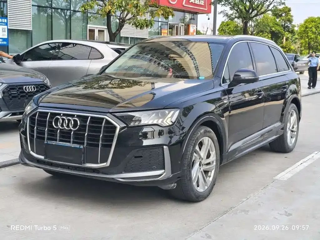 Audi Q7 — фото 1