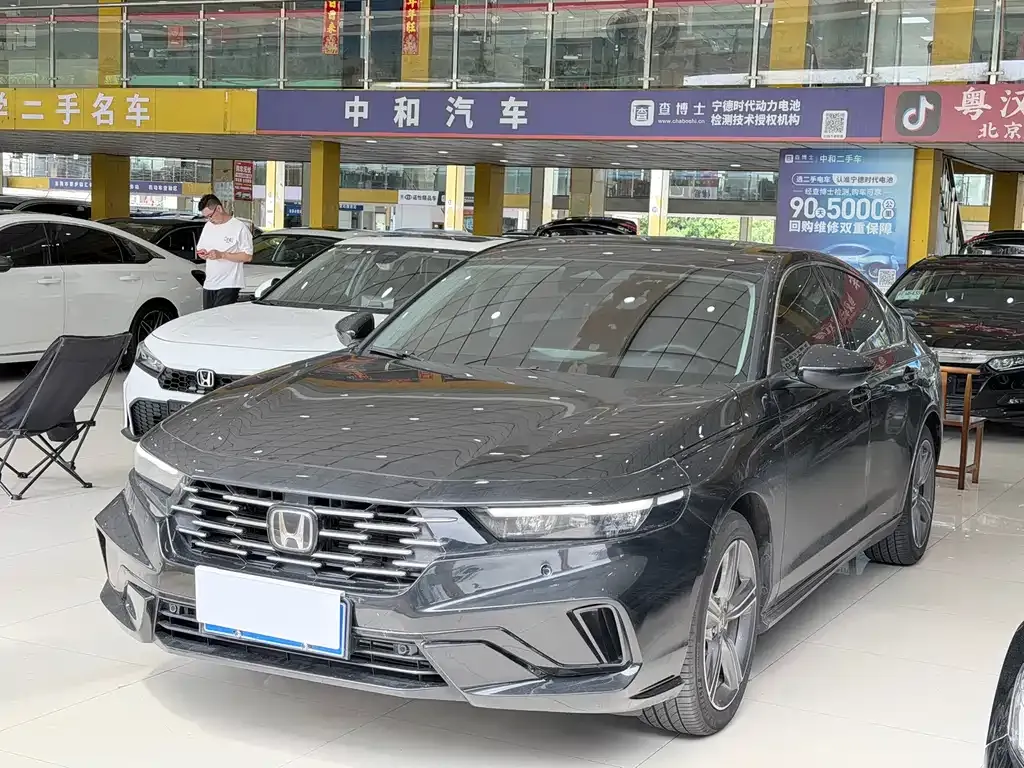 Honda Accord — фото 1