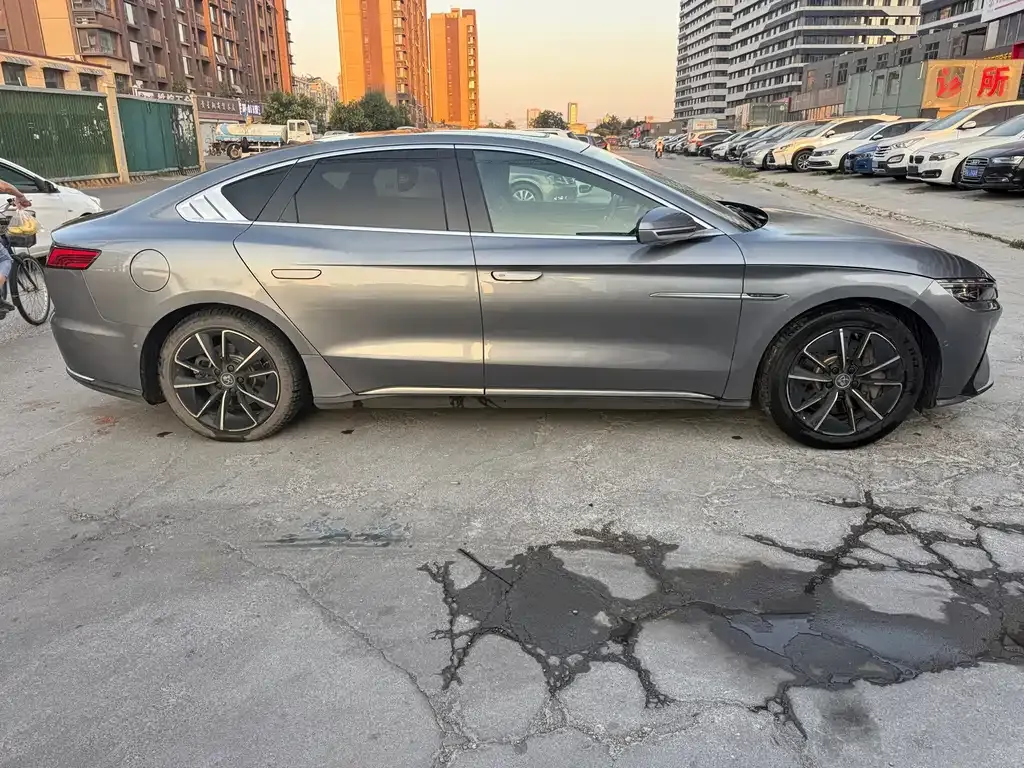 BYD Han — фото 10