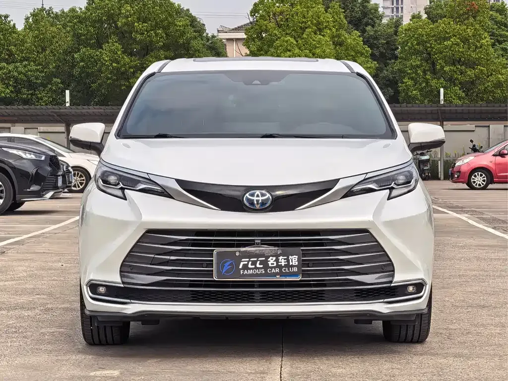Toyota Sienna — фото 9
