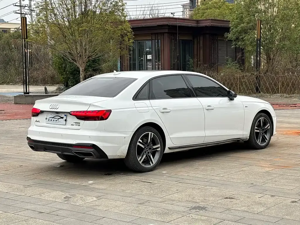 Audi A4L — фото 9