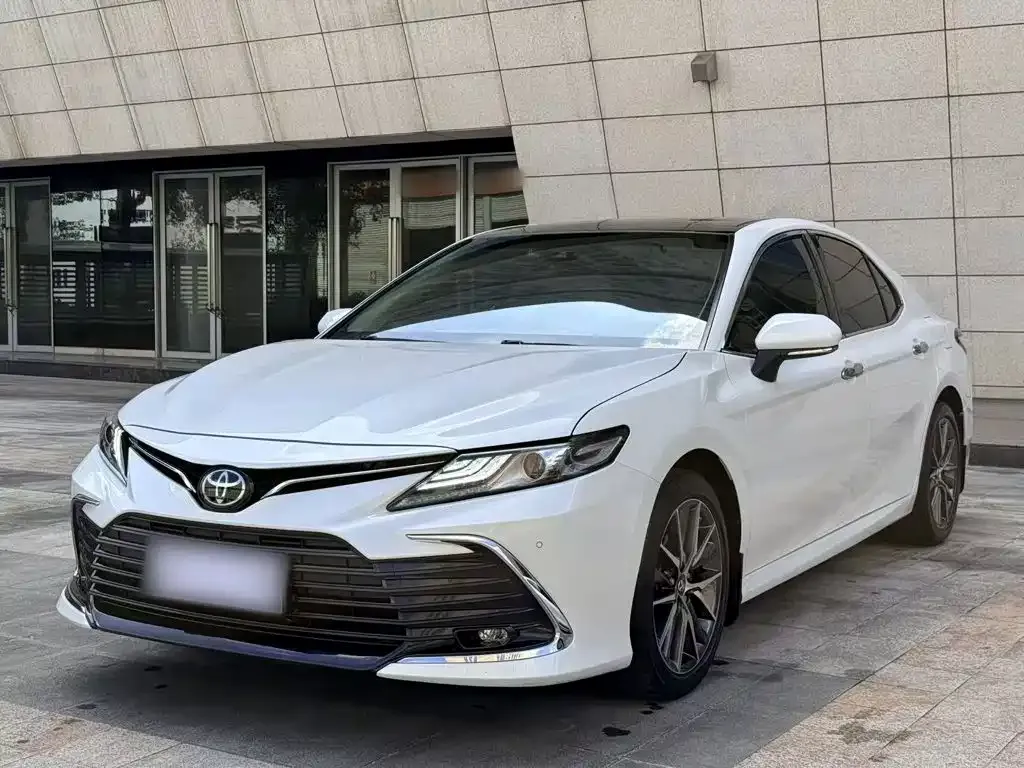 Toyota Camry — фото 3